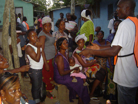 Food distribution to homeless refugees in Ghana, Nov 2013